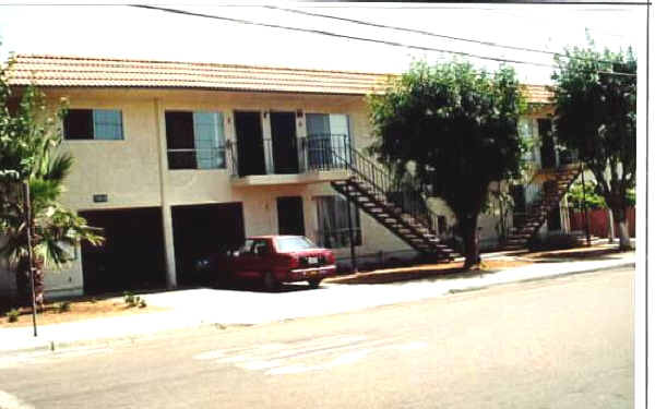 2004 D Ave in National City, CA - Foto de edificio - Building Photo