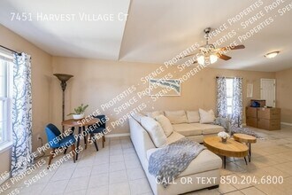 7451 Harvest Village Ct in Navarre, FL - Building Photo - Building Photo