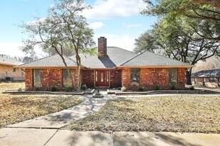 139 Palmer Cir in Lancaster, TX - Building Photo
