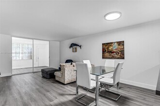 445 NE 195th St in Miami, FL - Building Photo - Building Photo