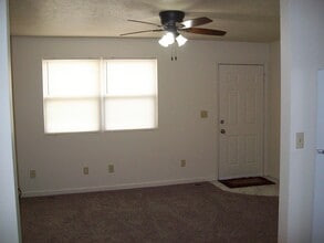 1119 24th St, Unit A in Parkersburg, WV - Foto de edificio - Building Photo