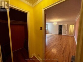 150 Farnham Ave in Toronto, ON - Building Photo