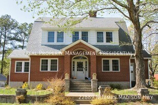 22889 N James Madison Hwy in Dillwyn, VA - Building Photo