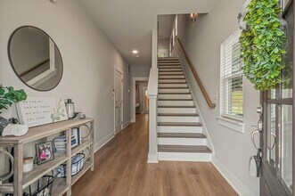 207 Stonecrest Cir in Nashville, TN - Foto de edificio - Building Photo