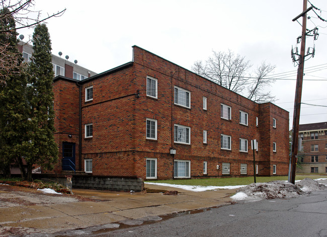 221 N Portage Path in Akron, OH - Building Photo - Building Photo