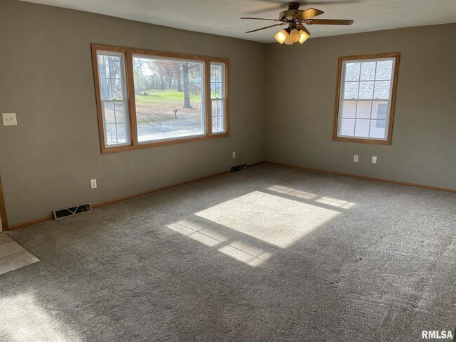 2806 W 47th St in Davenport, IA - Building Photo - Building Photo