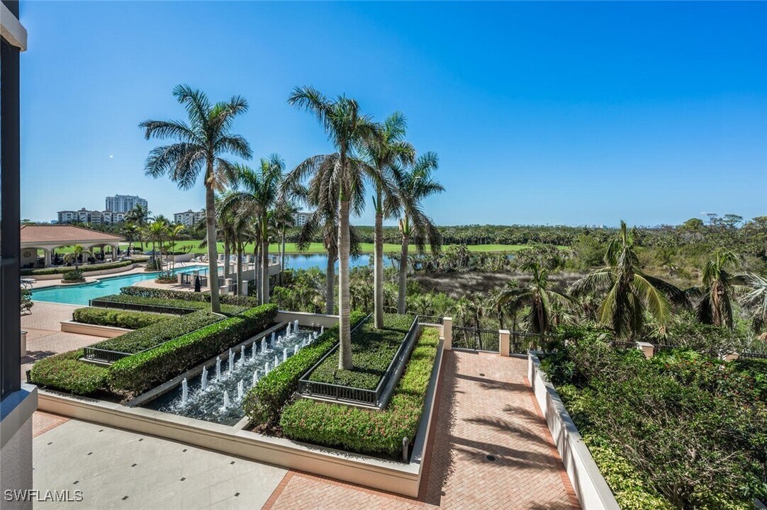 23850 Via Italia Cir in Bonita Springs, FL - Foto de edificio