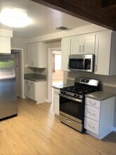 22643 Collins St in Los Angeles, CA - Building Photo - Building Photo
