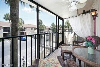 3511 Antarctic Cir in Naples, FL - Foto de edificio - Building Photo
