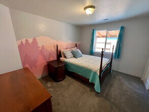 1610 Warren Way in Medford, OR - Building Photo - Building Photo