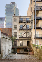 304 E 52nd St in New York, NY - Building Photo - Building Photo