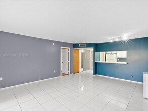 4172 Inverrary Dr in Lauderhill, FL - Building Photo - Building Photo