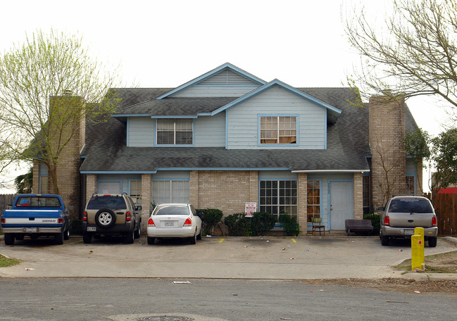 7502 Oak Chase in San Antonio, TX - Building Photo - Building Photo