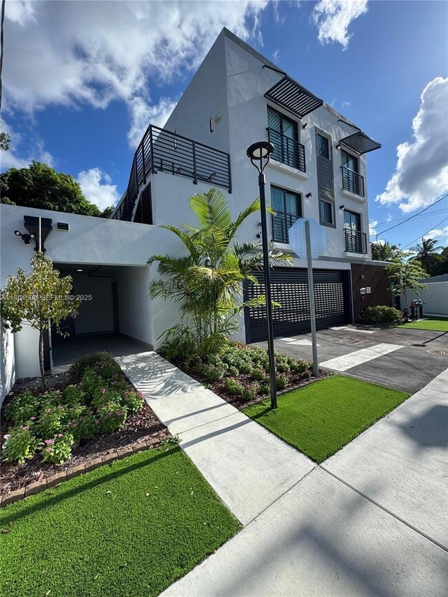 2782 NW 46th St in Miami, FL - Foto de edificio - Building Photo