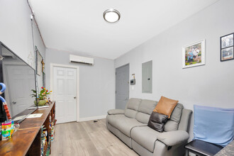 1421 Dekalb Ave in Brooklyn, NY - Building Photo - Interior Photo