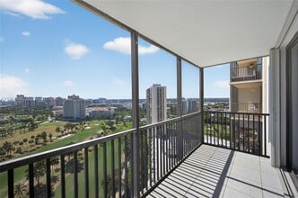 20379 W Country Club Dr in Aventura, FL - Building Photo - Building Photo