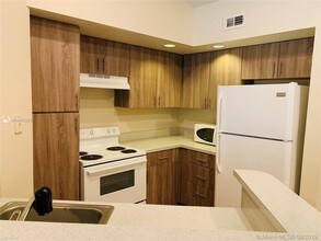 12430 Vista Isles Dr-Unit -Apt 1324 in Plantation, FL - Building Photo - Building Photo