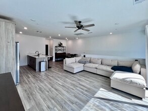 576 N Cindy Ln in Clovis, CA - Building Photo - Building Photo