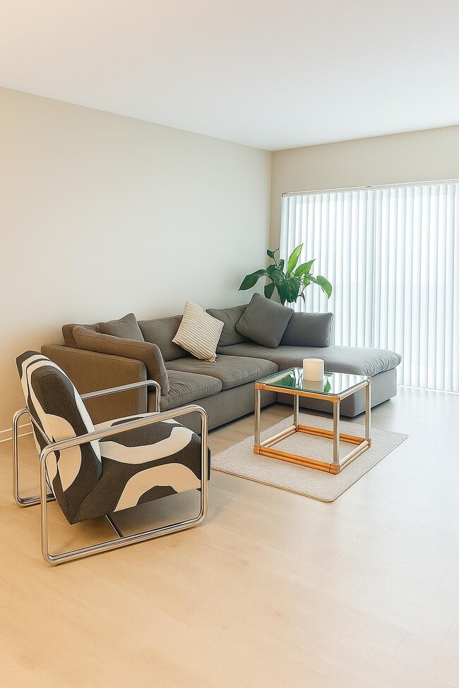 400 Kings Point Dr, Unit 408 in Sunny Isles Beach, FL - Building Photo - Building Photo