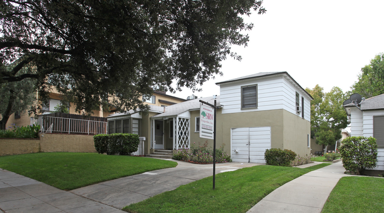 508 E Elmwood Ave in Burbank, CA - Foto de edificio