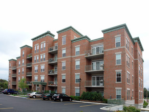 132-133 W Johnson St in Palatine, IL - Building Photo - Building Photo