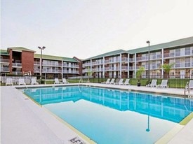 Collegiate Village Inn - Student Housing Apartments