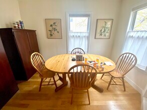 14 Fisk Pl, Unit 2 in Cambridge, MA - Building Photo - Building Photo