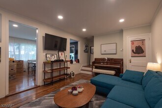 13 Brighton Pl in Fair Lawn, NJ - Building Photo - Building Photo