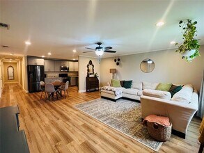 2840 Oakdale St in Dallas, TX - Building Photo - Building Photo