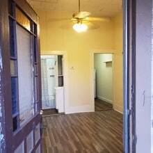 716 N Main St, Unit 1 in Taylor, TX - Building Photo - Building Photo