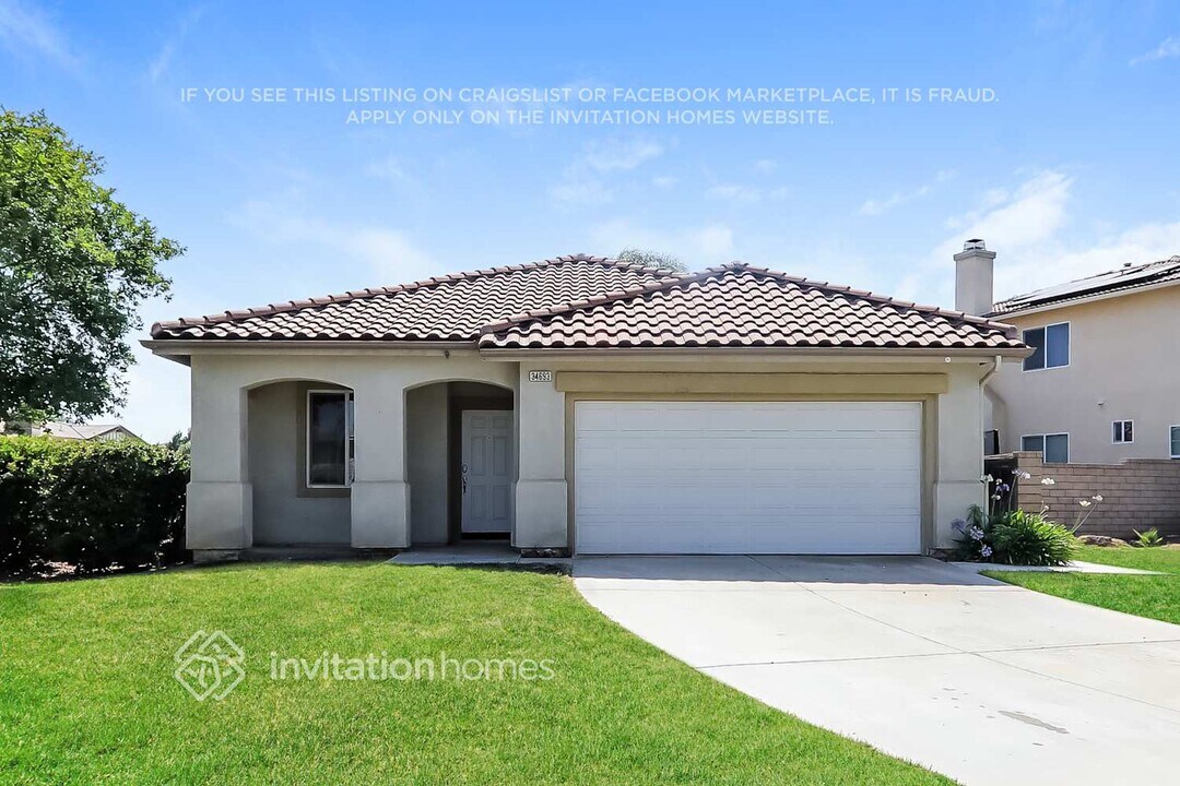 34693 Yarrow Ct in Winchester, CA - Building Photo