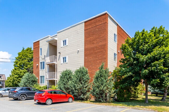5375 Milan in Brossard, QC - Building Photo - Building Photo