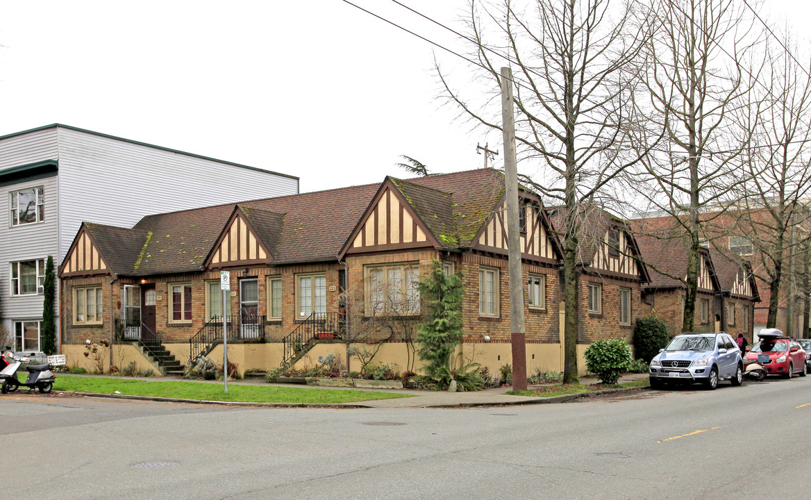 Theresa Renee Apartments in Seattle, WA - Building Photo