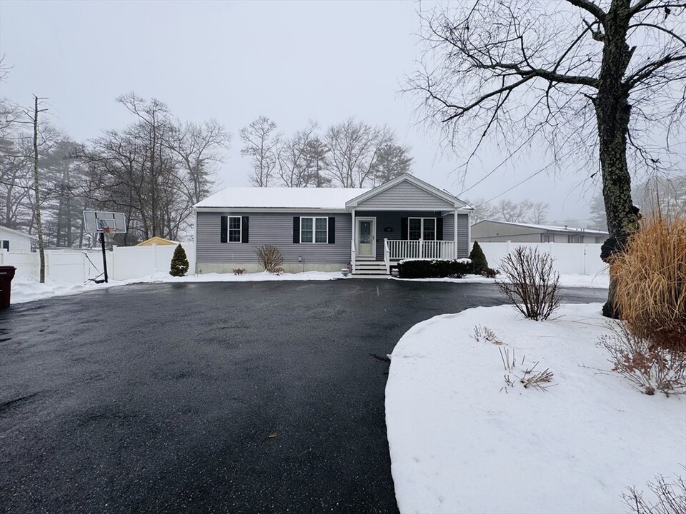 144 Wood St in Middleboro, MA - Building Photo