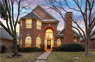 8925 Lakewood Dr in Irving, TX - Building Photo