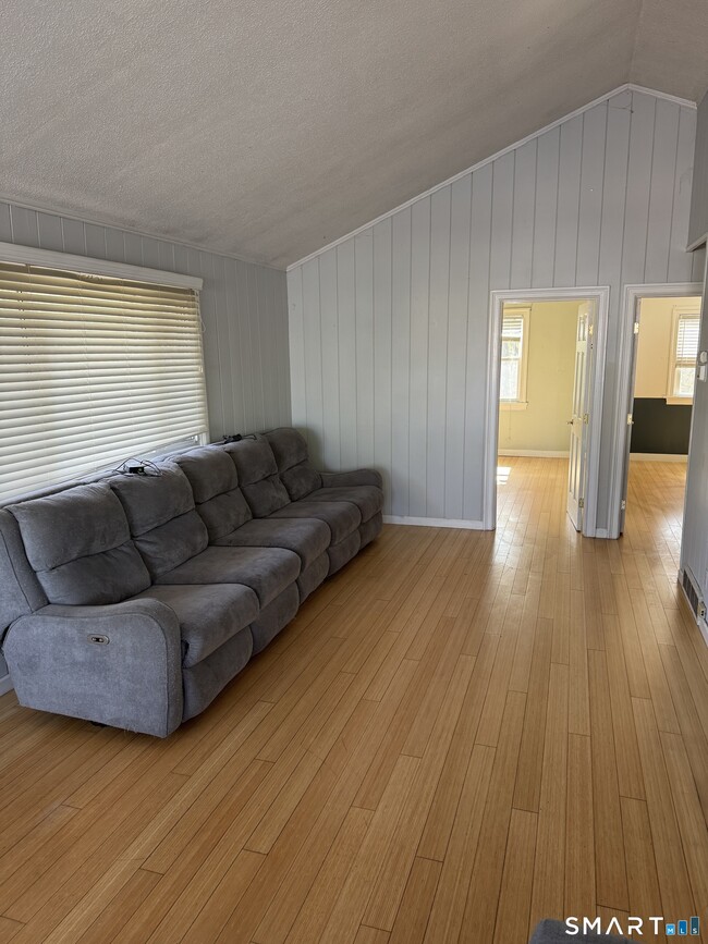 20 Cornell Rd in Danbury, CT - Building Photo - Building Photo