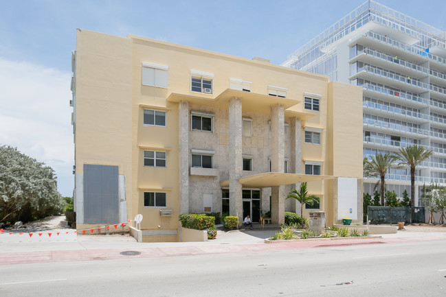 Surf Club Apartments in Surfside, FL - Building Photo - Building Photo