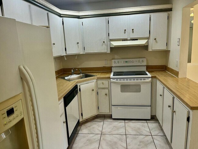 536 Shady Pine Way in Greenacres, FL - Foto de edificio - Building Photo