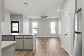 139 Iberia St in Youngsville, LA - Building Photo - Building Photo