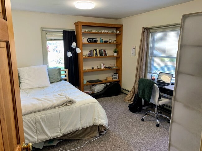 275 - 279 Mast Rd in Durham, NH - Foto de edificio - Interior Photo