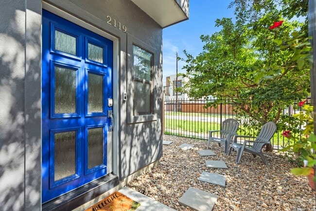 2119 Hadley St in Houston, TX - Foto de edificio - Building Photo