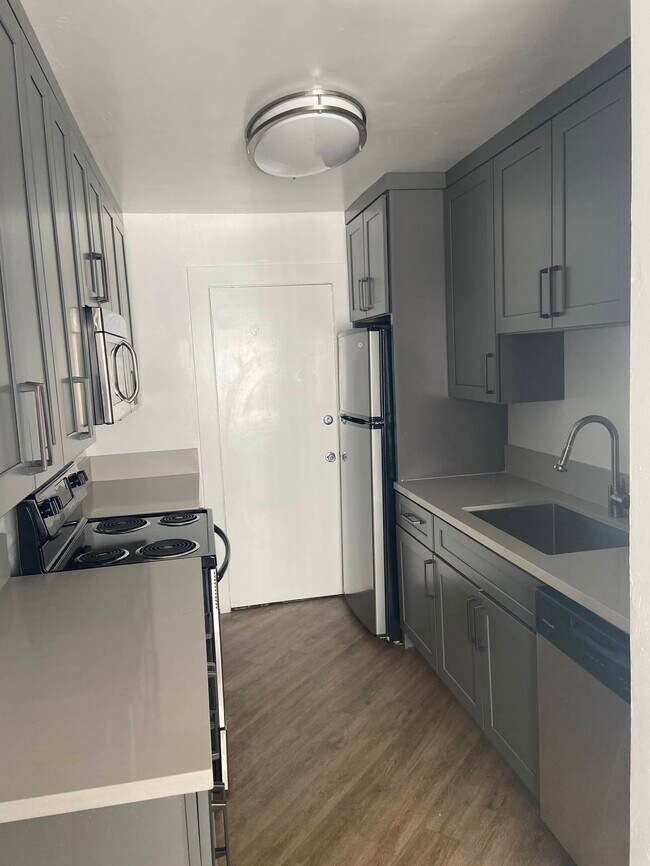 The Claridge Apartments in Los Angeles, CA - Foto de edificio - Building Photo