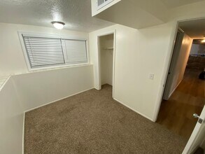 1595 W 8295 S in West Jordan, UT - Foto de edificio - Building Photo