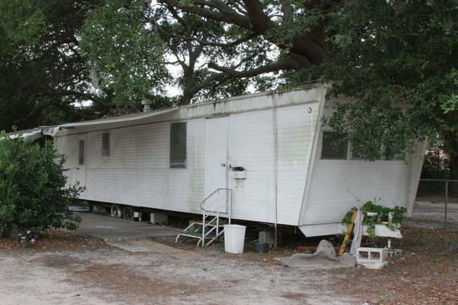 Sunset Cove Mobile Home Park in Winter Haven, FL - Building Photo - Building Photo