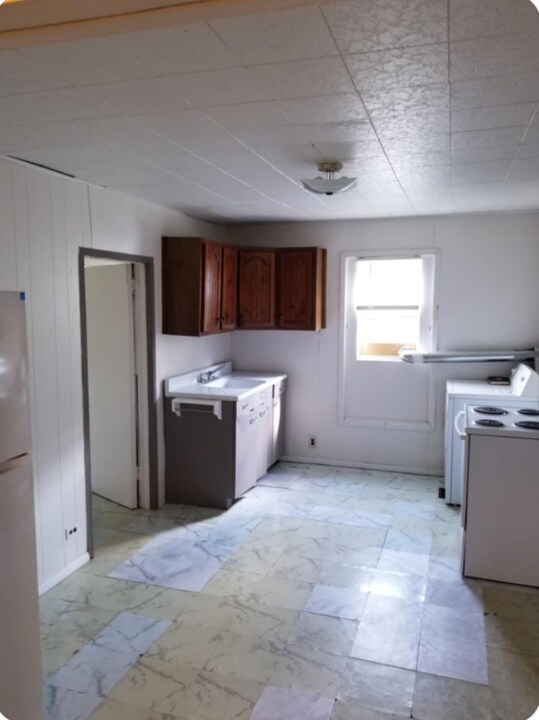 120 Sinclair Ave in Yorkville, OH - Building Photo
