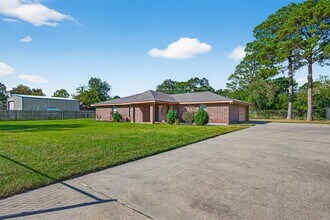 11507 Oak Valley Dr in Houston, TX - Foto de edificio - Building Photo