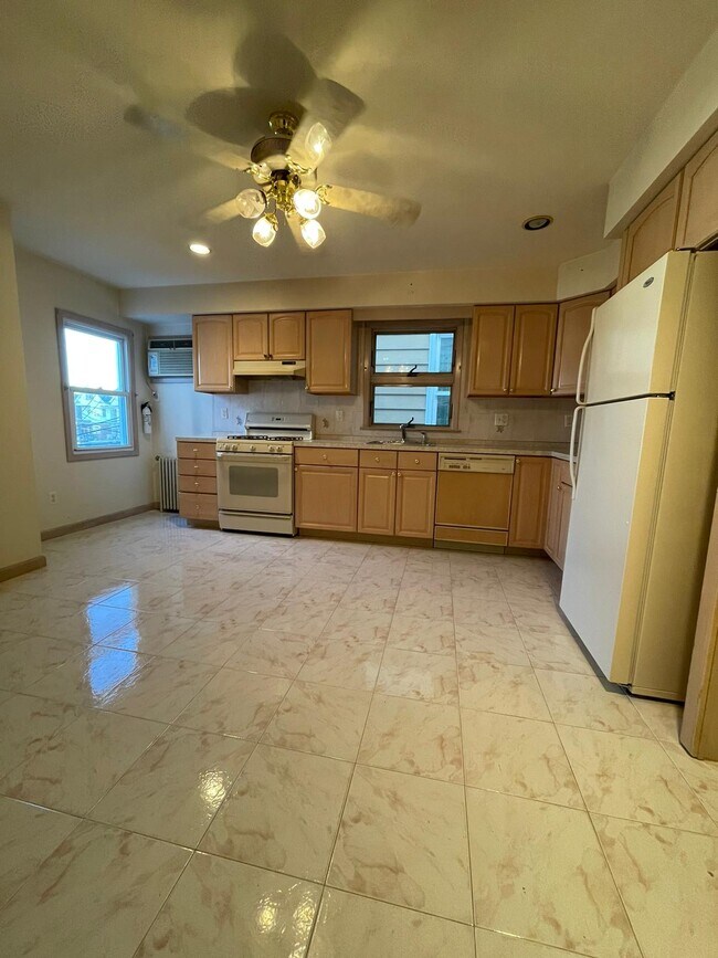 886 Broadway Rentals in Bayonne, NJ