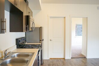 1650 SE Harold St in Portland, OR - Building Photo - Building Photo