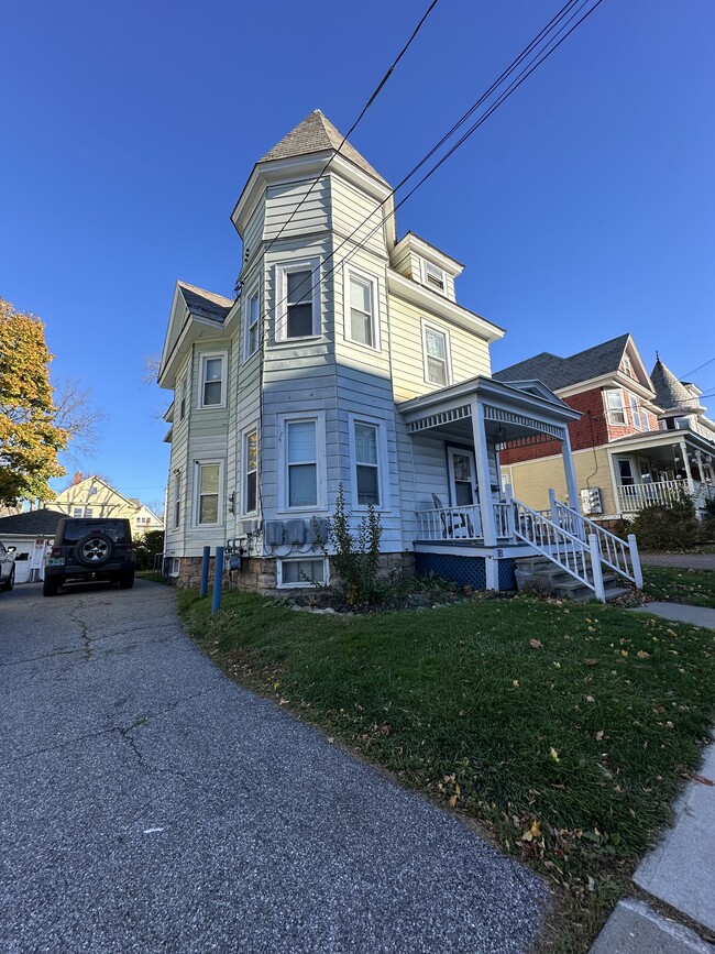 18 Bradley St, Unit #1 in Burlington, VT - Foto de edificio - Building Photo