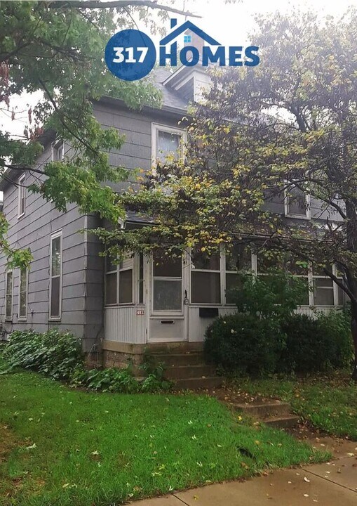 2109 S Garfield Dr in Indianapolis, IN - Building Photo